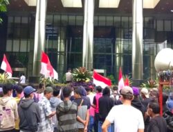 Kantor KPK Digeruduk Massa Tuntut Dugaan Kasus Korupsi Bupati Padang Lawas Utara