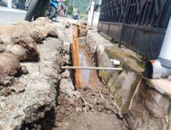 Pembangunan Drainase Puncak Kemuning dikeluhkan warga ,Terkesan Hanya Mempoles bangunan lama