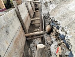 Pembangunan Drainase di Taba Baru Diduga Bermasalah, Material Berserakan Ganggu Warga