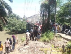 Tim Gabungan Polsek Muara Beliti Sigap Cek TKP Korban Diduga Jatuh ke Sungai Beliti Terbawa Arus