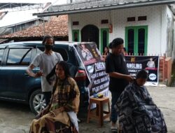 Inovasi Polsek Sanga Desa, Warga Antusias Sambut Program Pangkas Rambut Keliling