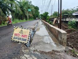 Proyek Pengaspalan di Siring Agung Dikebut, Plang Informasi “Gaib” dan Kualitas Fisik Dipertanyakan