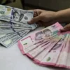Sempat Menguat ke Level Rp17.900, Rupiah Ditutup Melemah Tipis ke Rp17.965 per Dolar AS