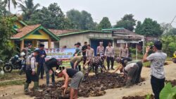 Wujud Program ‘Belida’ Kapolda Sumsel, Polres Musi Rawas Bersama Tokoh Masyarakat Gelar Perbaikan Jalan Swadaya